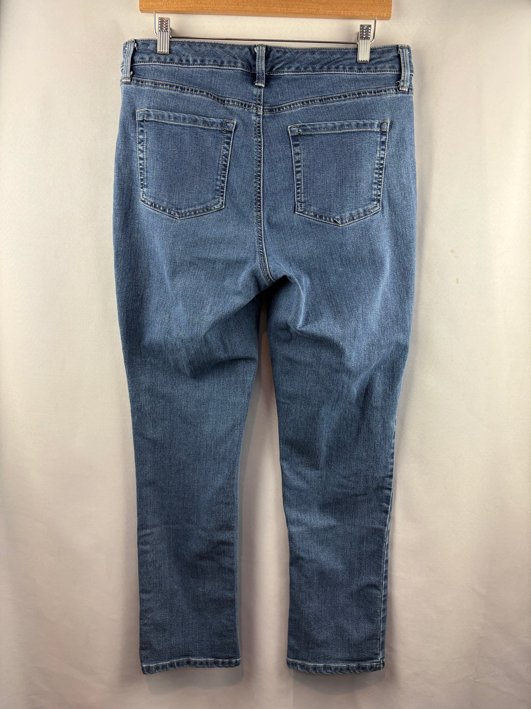 Women’s Charter Club Size 12 Medium Wash Blue Straight Leg Jeans