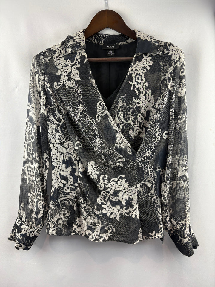 Women’s Alfani Size 6 Black & White Abstract Patterned Blouse