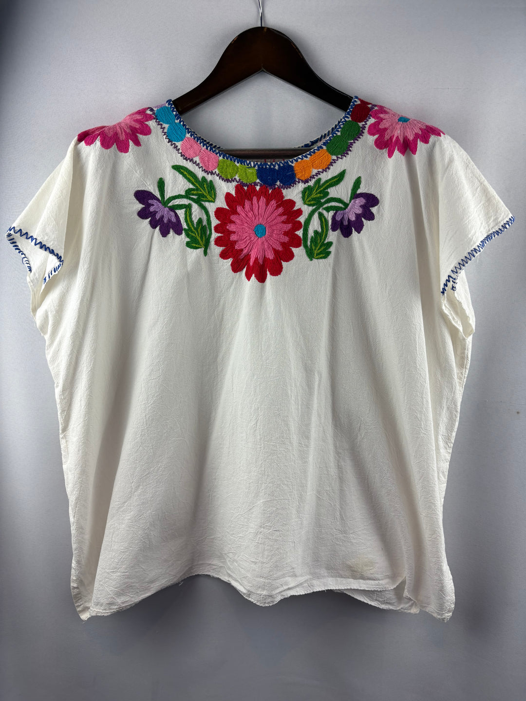 Women’s Handmade XL White w/ Floral Embroidery Blouse
