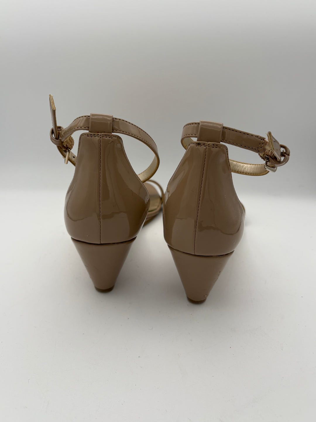 Women’s Bandolino Size 8.5 Nude Patent Leather Sandal Wedges