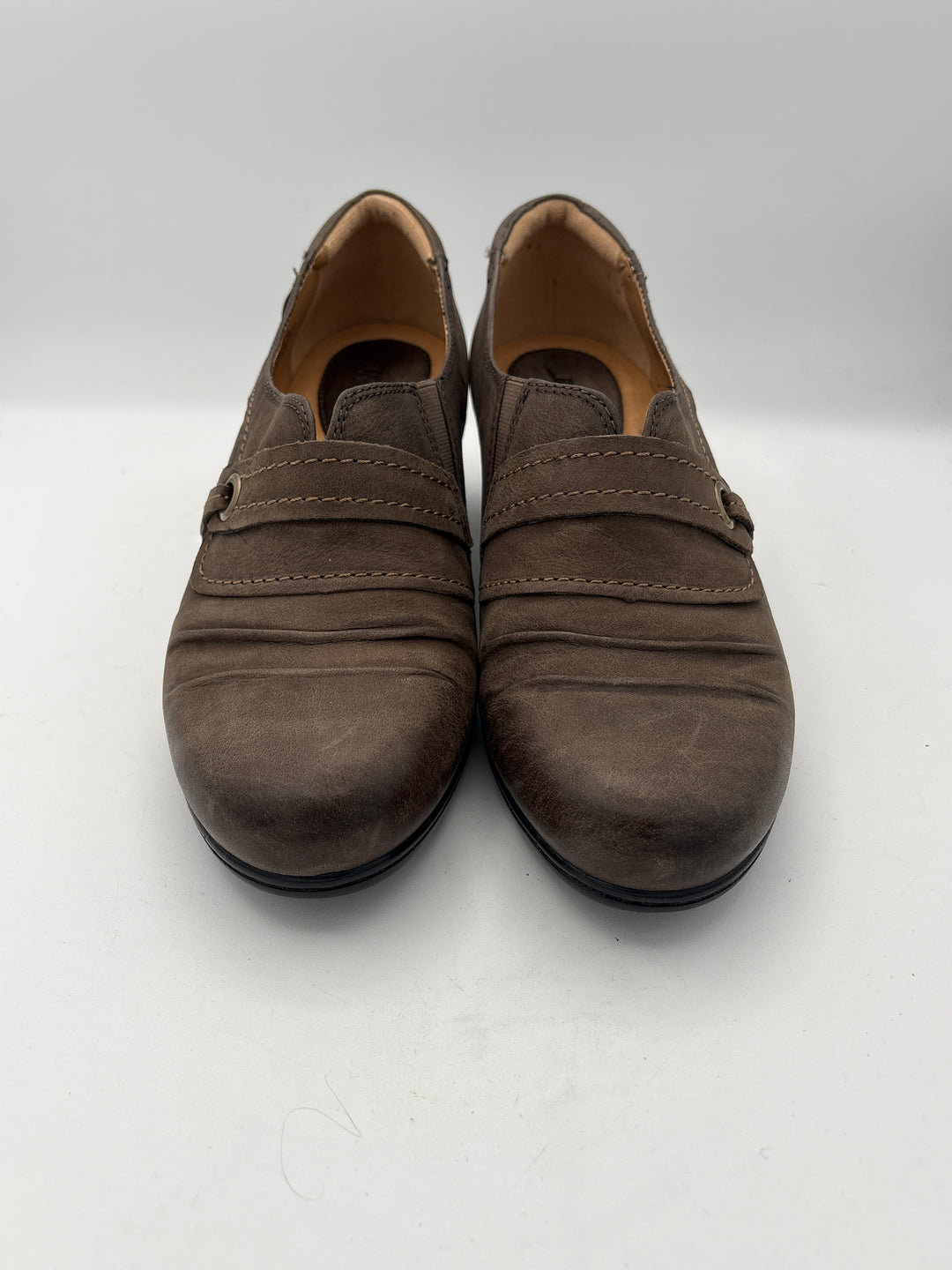 Women’s Earth Size 9 Taupe Leather Oxford Heels