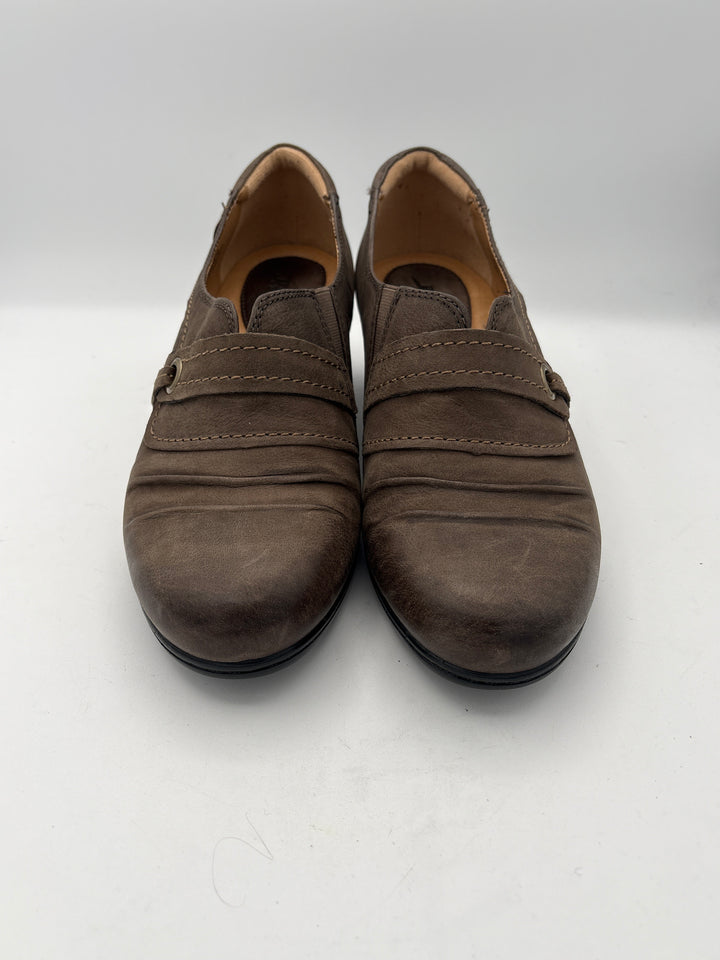 Women’s Earth Size 9 Taupe Leather Oxford Heels