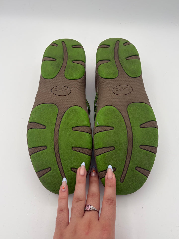 Women’s B.O.C Size 7.5 Taupe & Green Nambe Mary Jane Flats