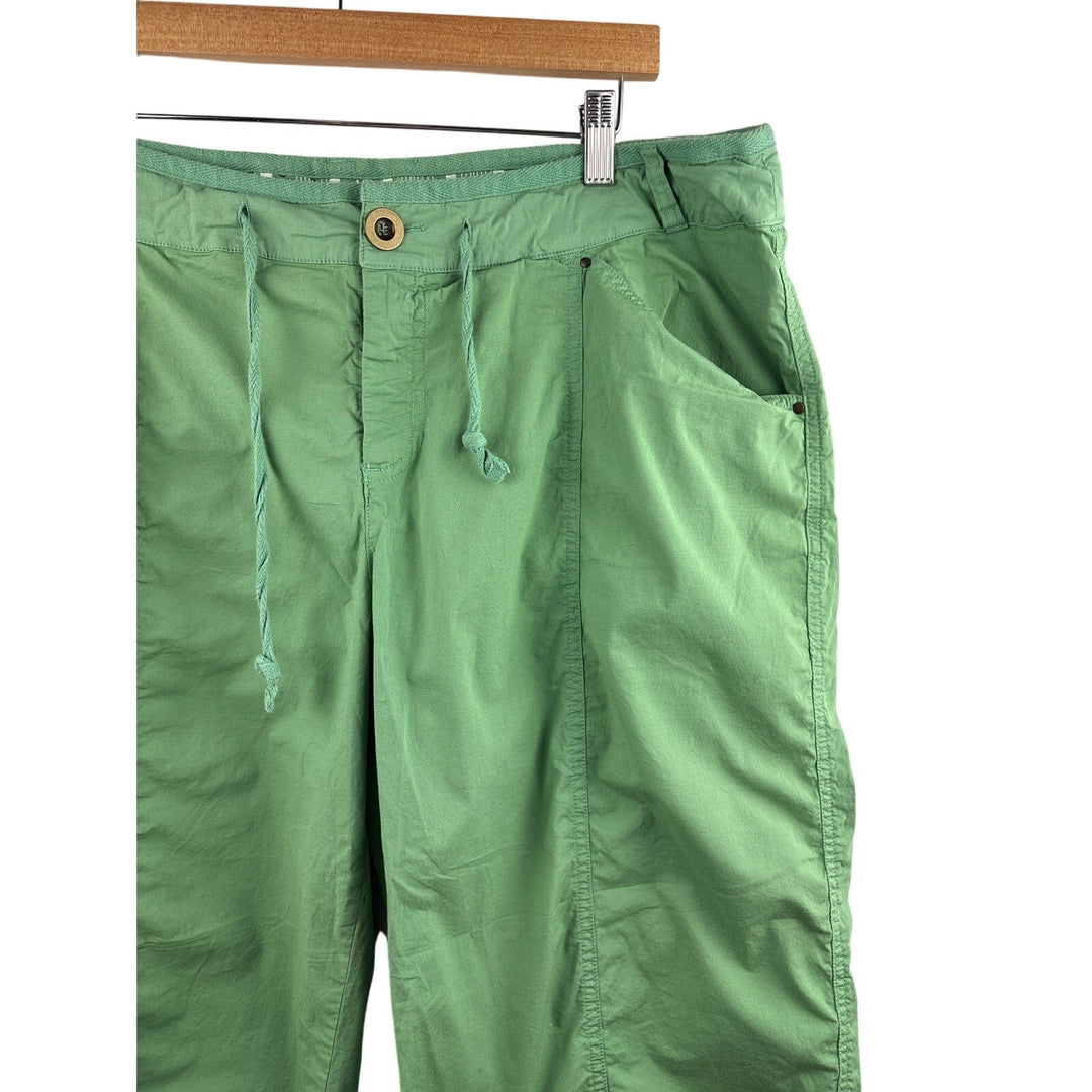 Women’s Fresh Produce XXL Leaf Green Cargo Capris