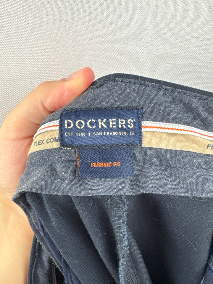 Men’s Dockers 40x32 Navy Blue Pleated Dress Pants