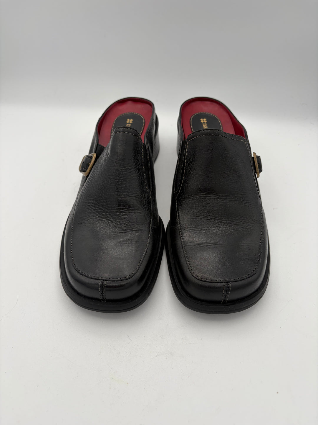 Women’s Naturalizer Size 8 Black Leather Heeled Loafers