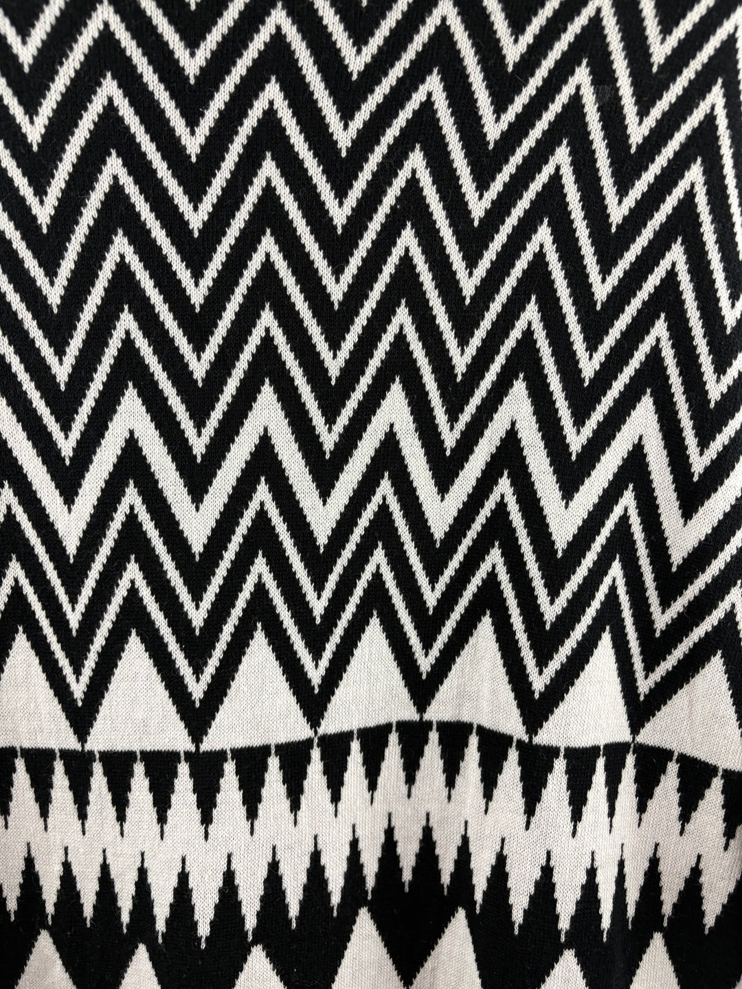Women’s Fever Small Black & White Abstract Pattern Sweater