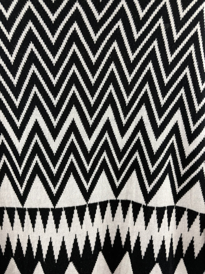 Women’s Fever Small Black & White Abstract Pattern Sweater