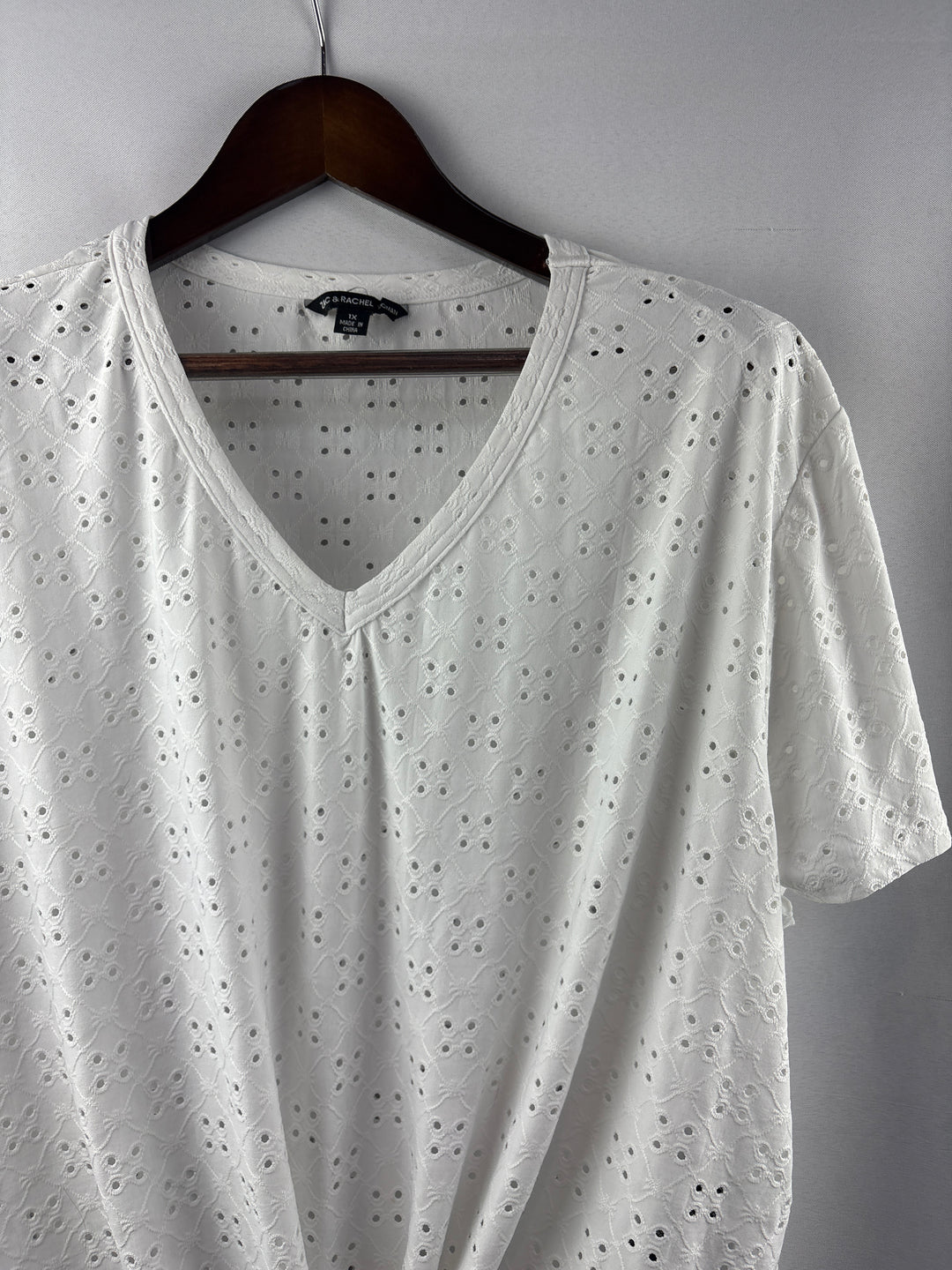 Women’s Zac &amp; Rachel Size 1X White V-Neck T-Shirt
