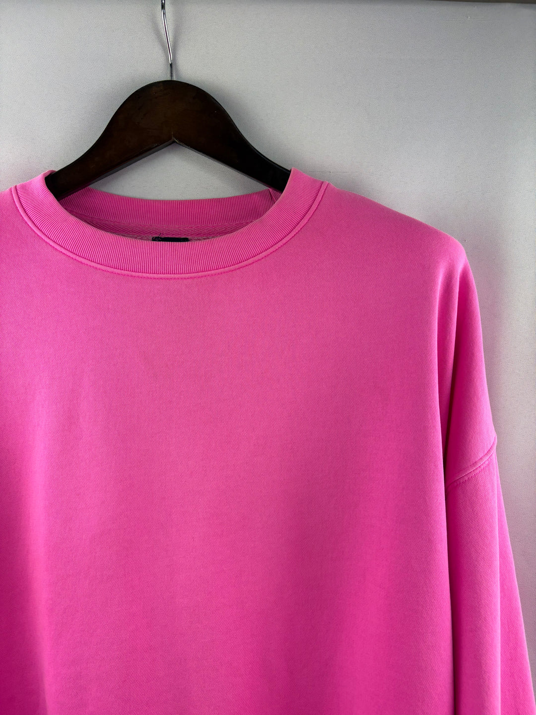 Women’s GAP Medium Neon Pink Crewneck Sweater