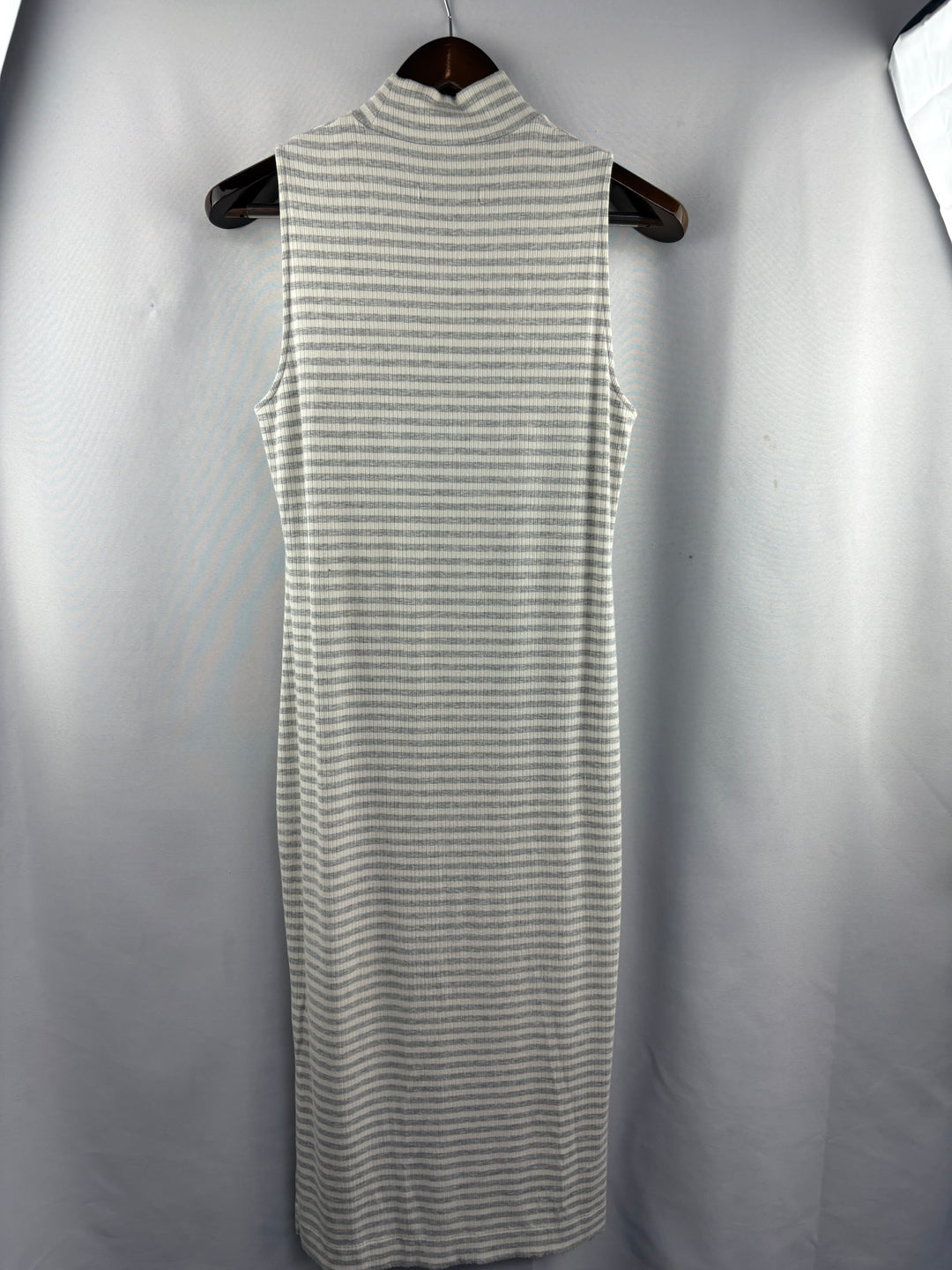 Women’s Banana Republic Small White & Gray Striped Sleeveless Maxi Dress