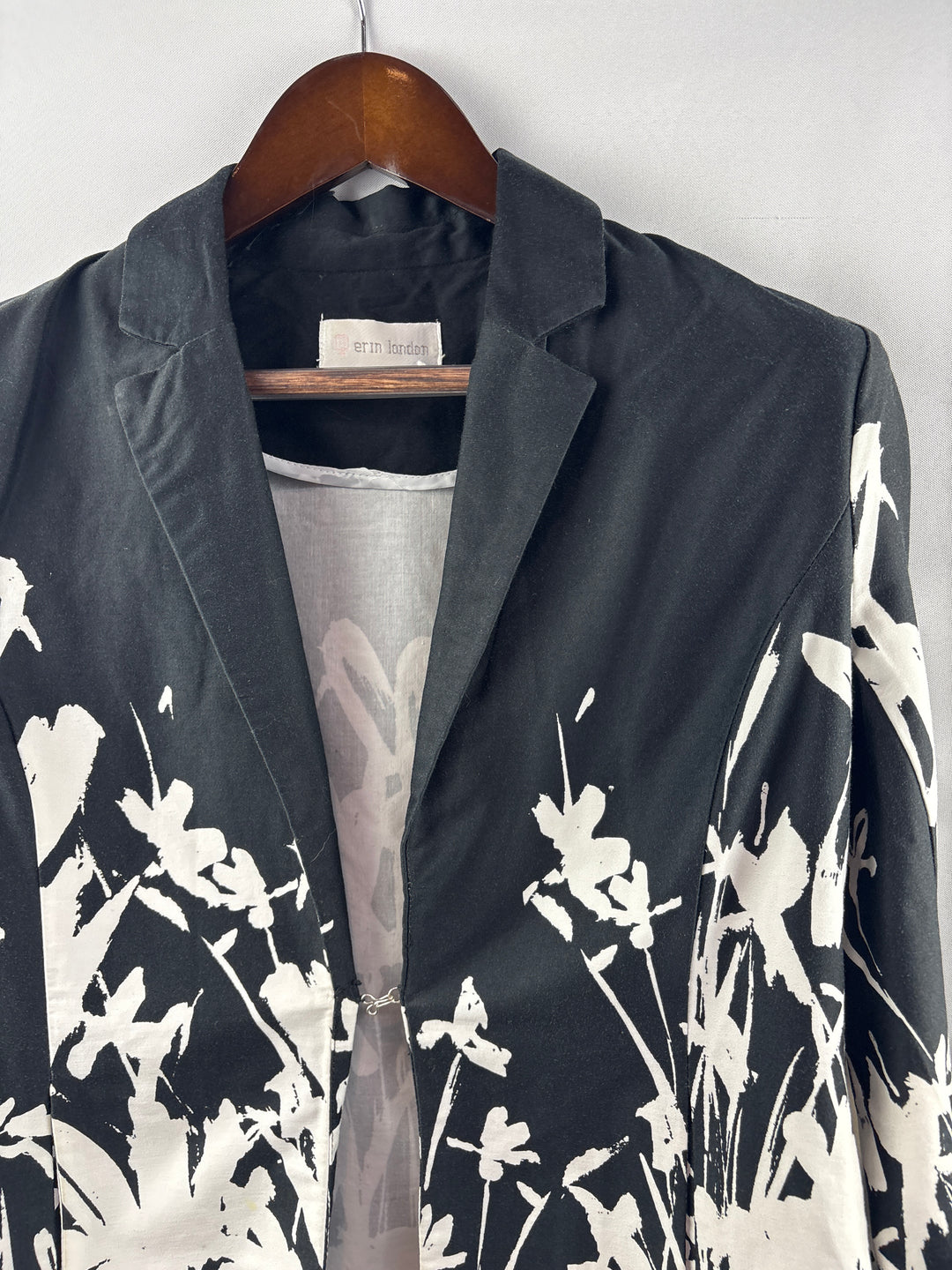 Women’s Erin London Small Black &amp; White Floral Blazer