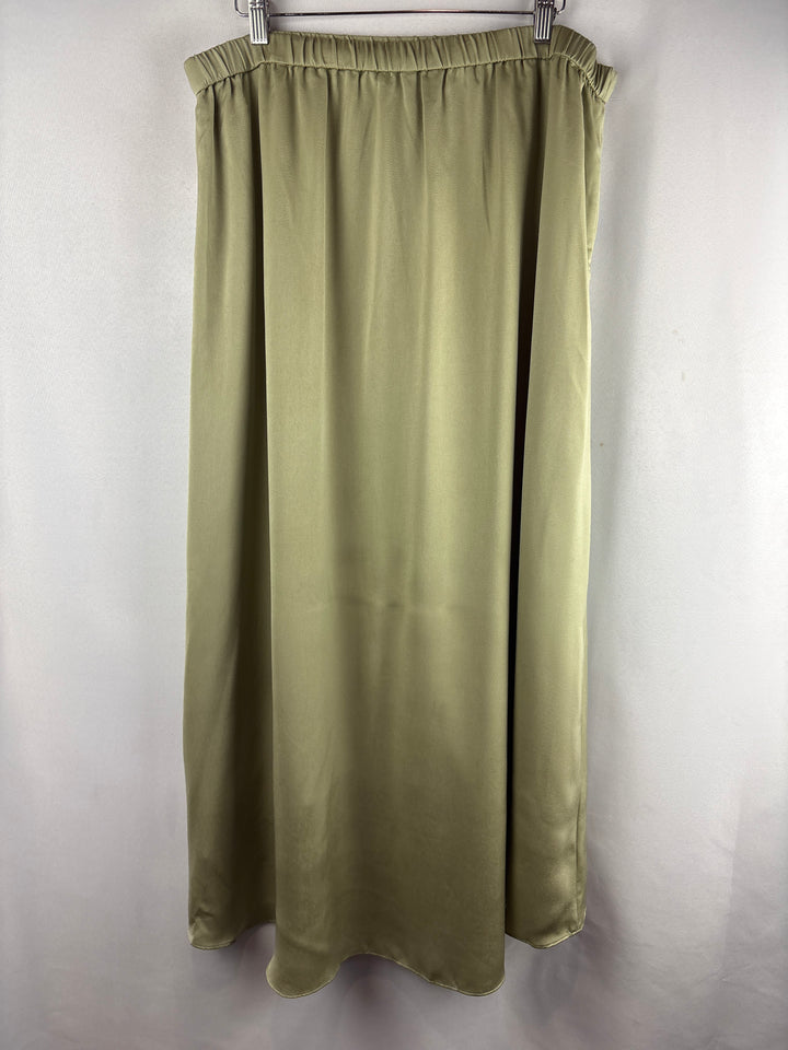 Women’s Studio Untold Size 16/18 Pale Green Hi-Low Skirt