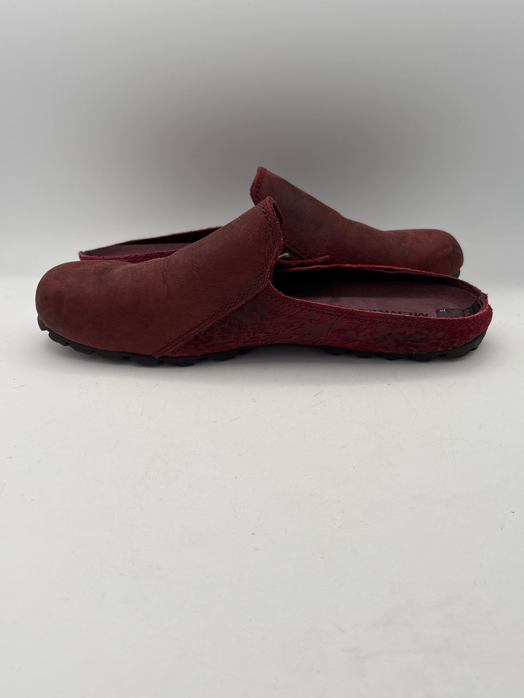 Women’s Merrell M Size 8.5 Burgundy Soft Leather Slip On Mules