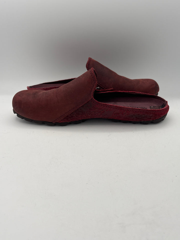 Women’s Merrell M Size 8.5 Burgundy Soft Leather Slip On Mules