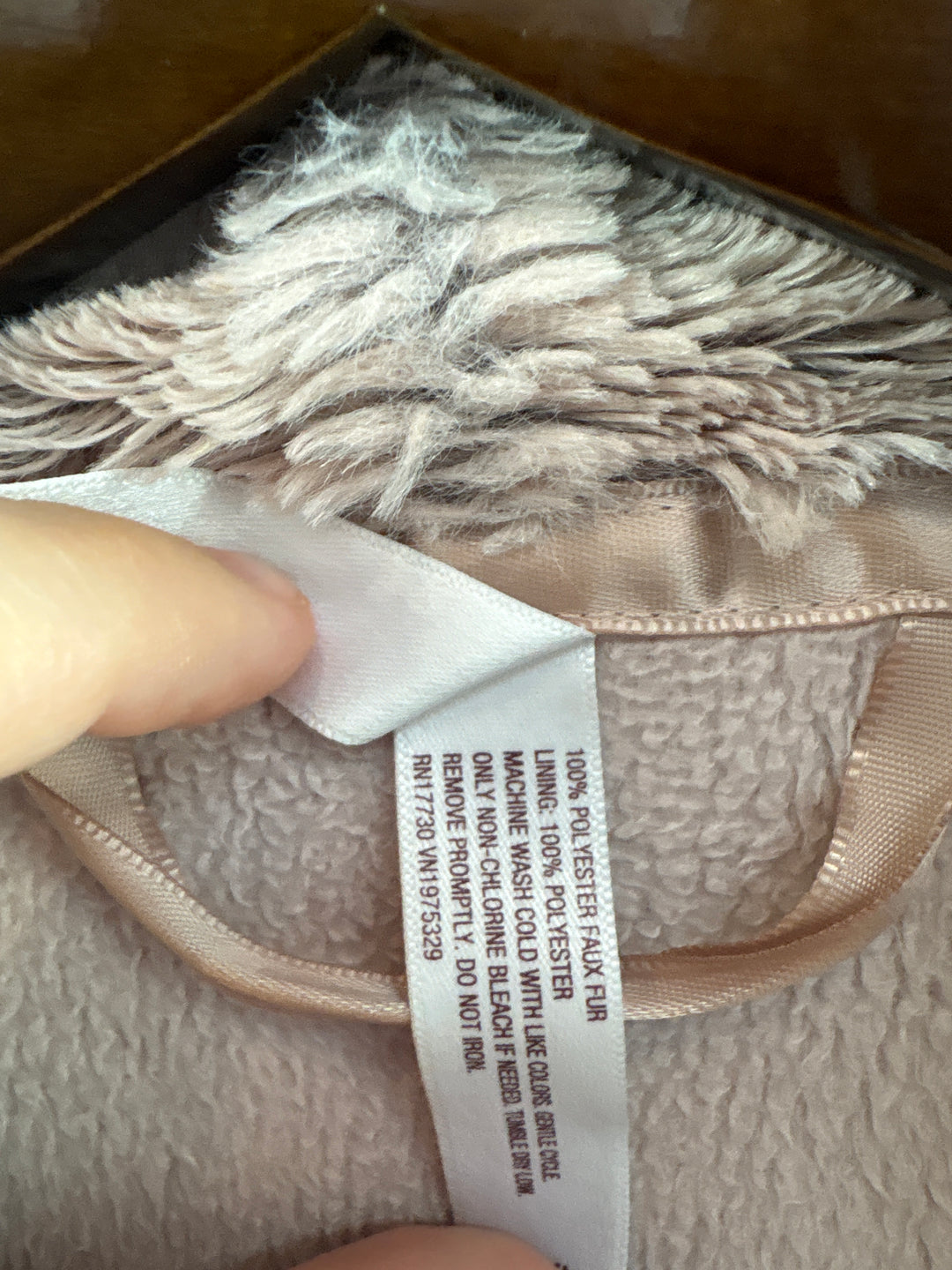 Women’s Gilligan &amp; O’Malley M/L Mauve Faux Fur Bathrobe