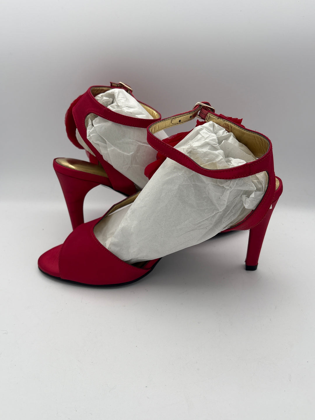 Women’s Ros Hommerson Size 9 Bright Red Satin Flower Pumps