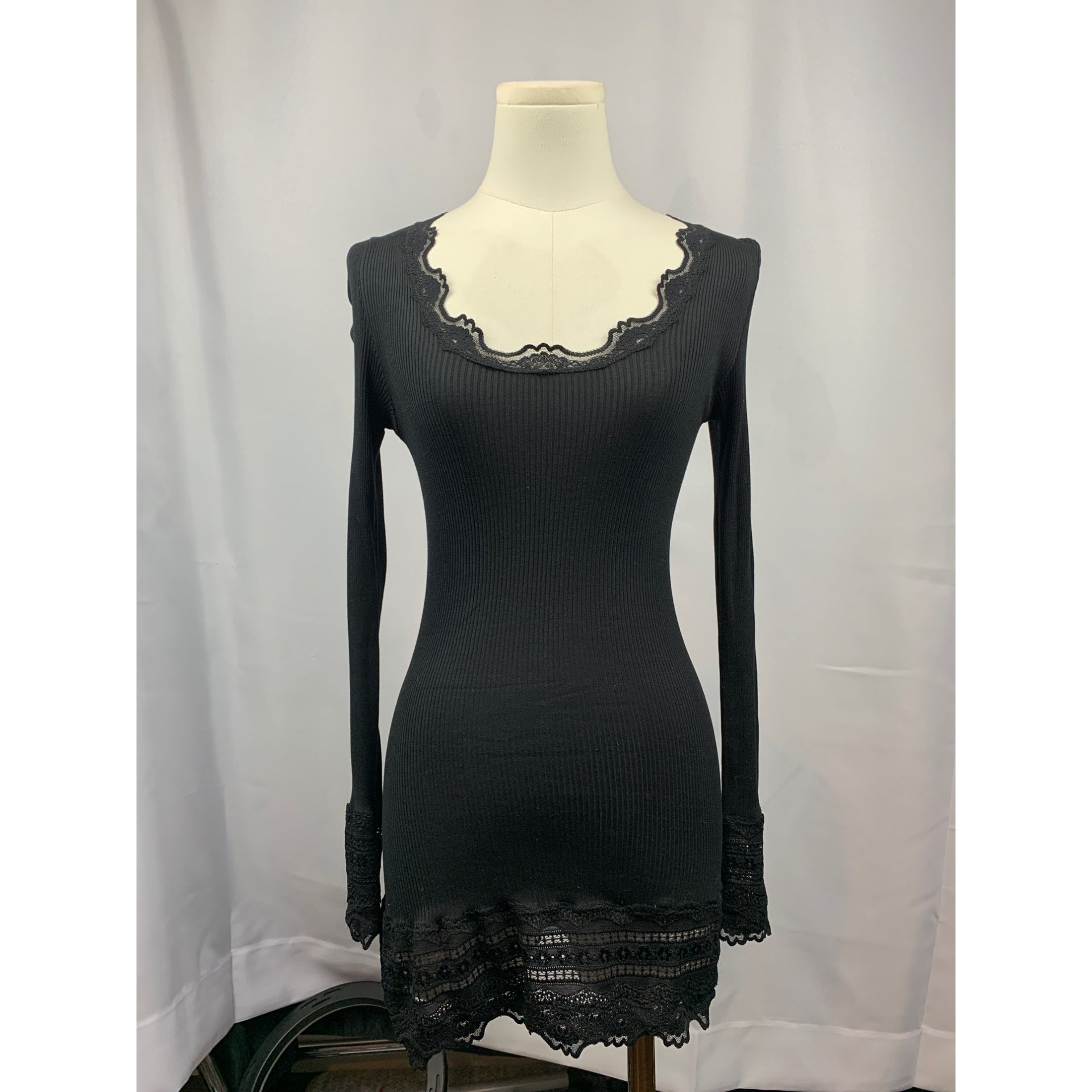 Women’s Rosemunde Black Long Sleeve Lace Top Size M