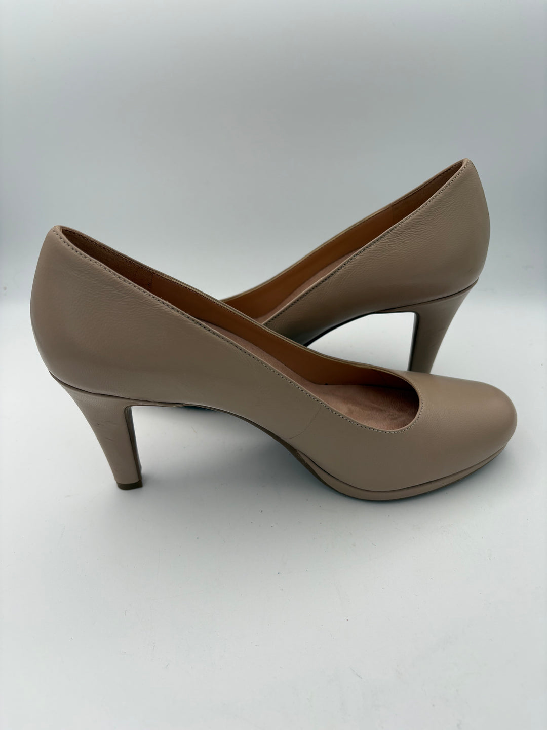 Women’s Naturalizer Size 8.5 Nude Leather Pumps