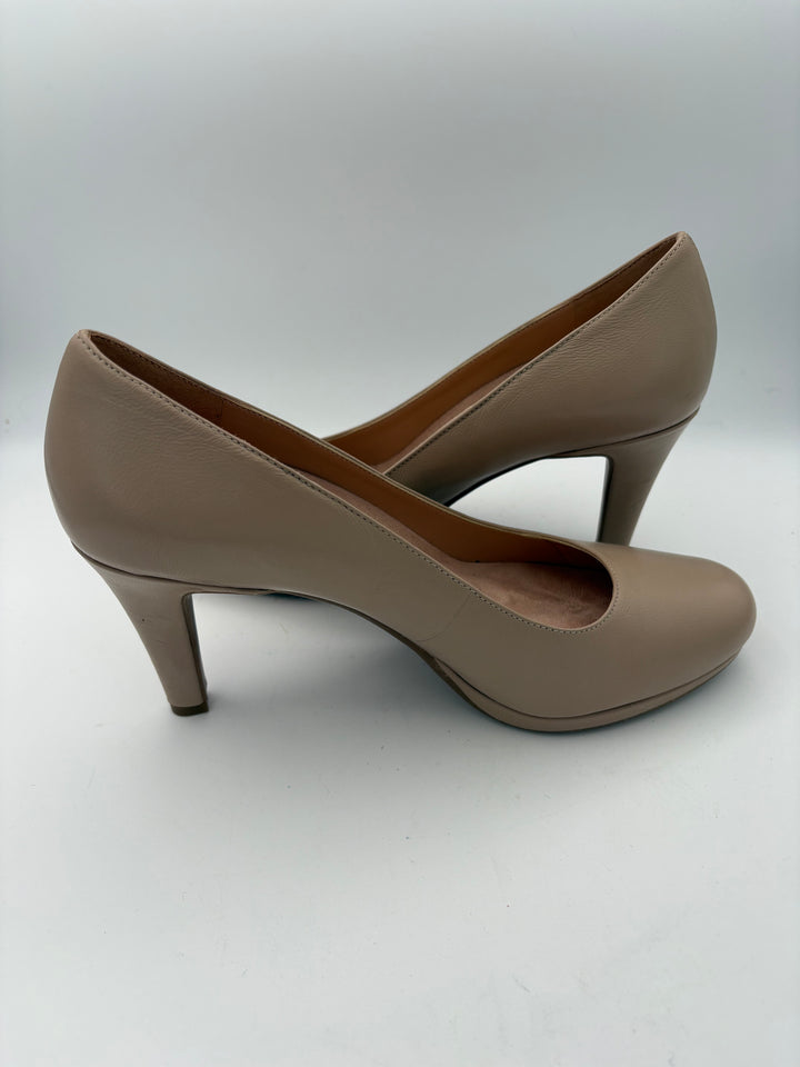 Women’s Naturalizer Size 8.5 Nude Leather Pumps