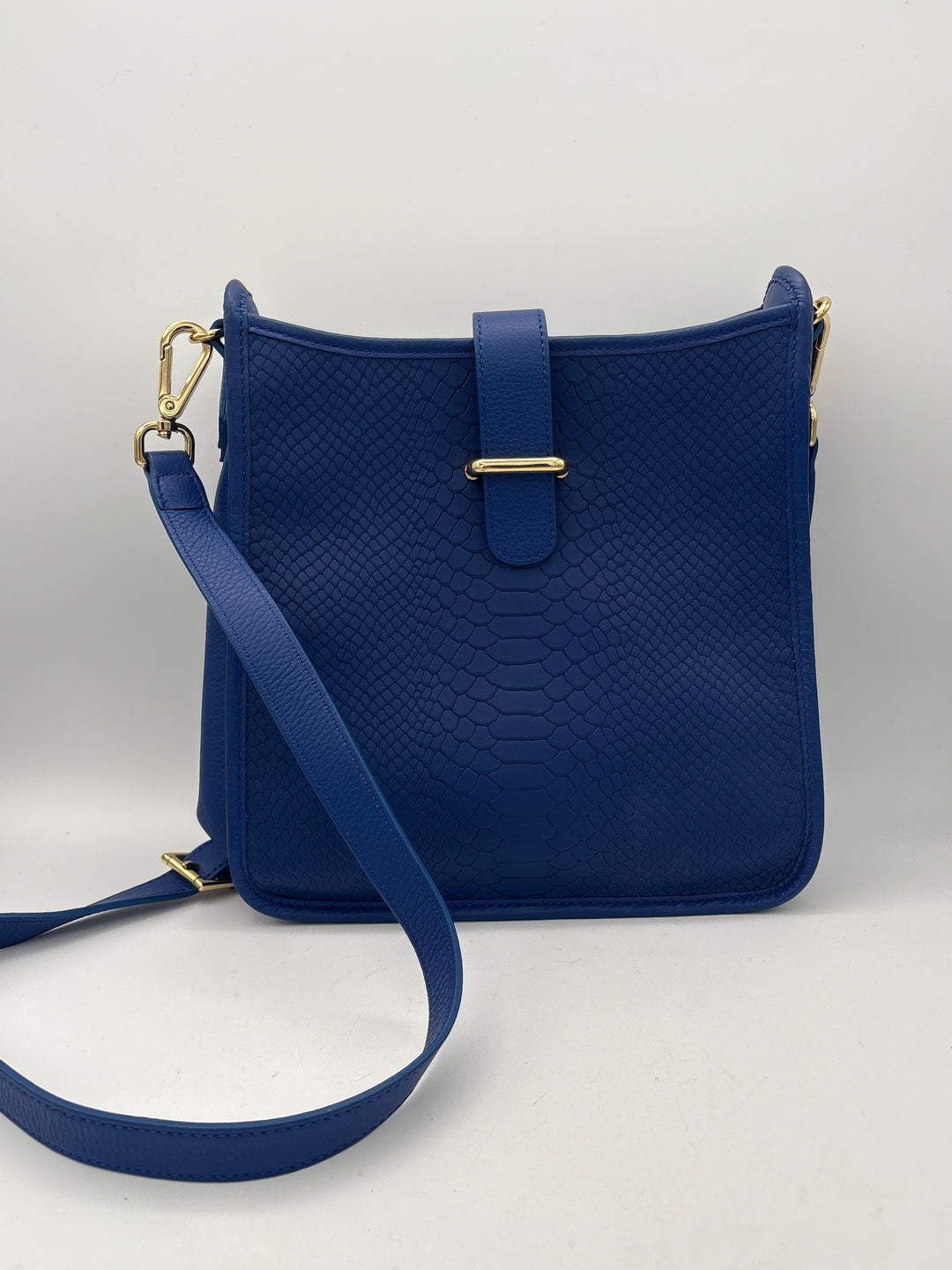 Women’s GiGi New York Royal Blue Crocodile Pattern Leather Purse