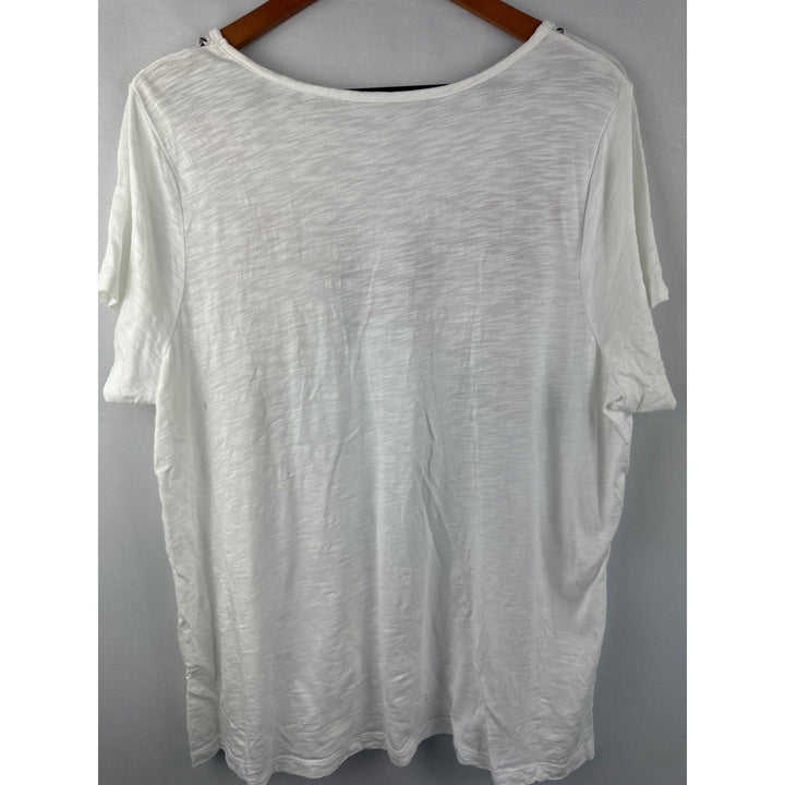 Belle Kim Gravel 1X Hand Embroidered Floral White Tee