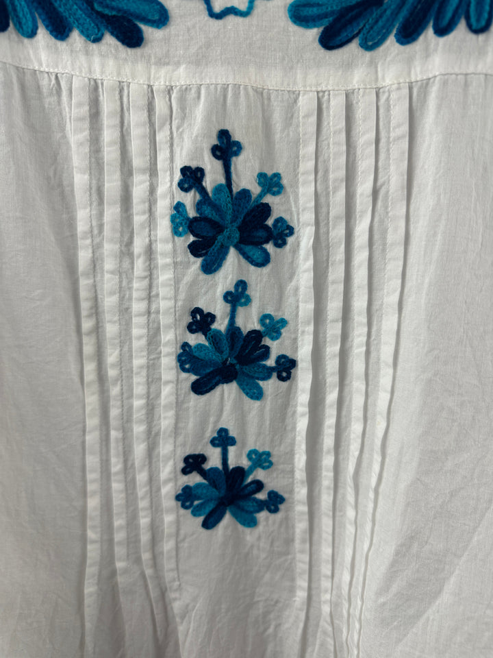 Women’s Chic Connection White and Blue Embroidered Blouse Size 2X