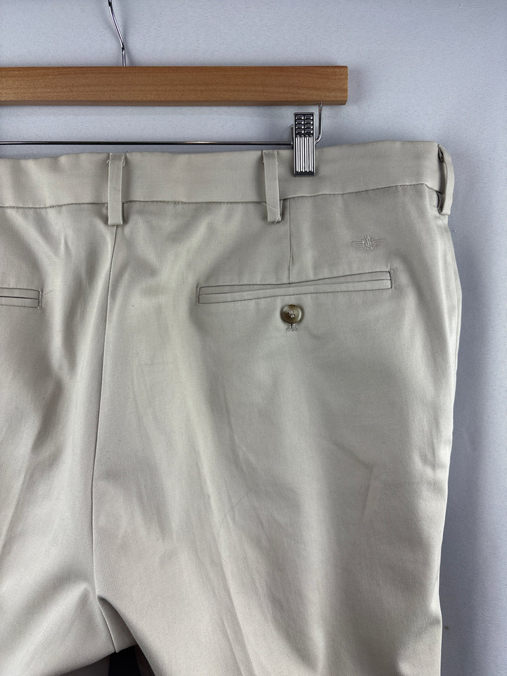 Men’s Dockers Size 40x32 Khaki Pleated Dress Pants