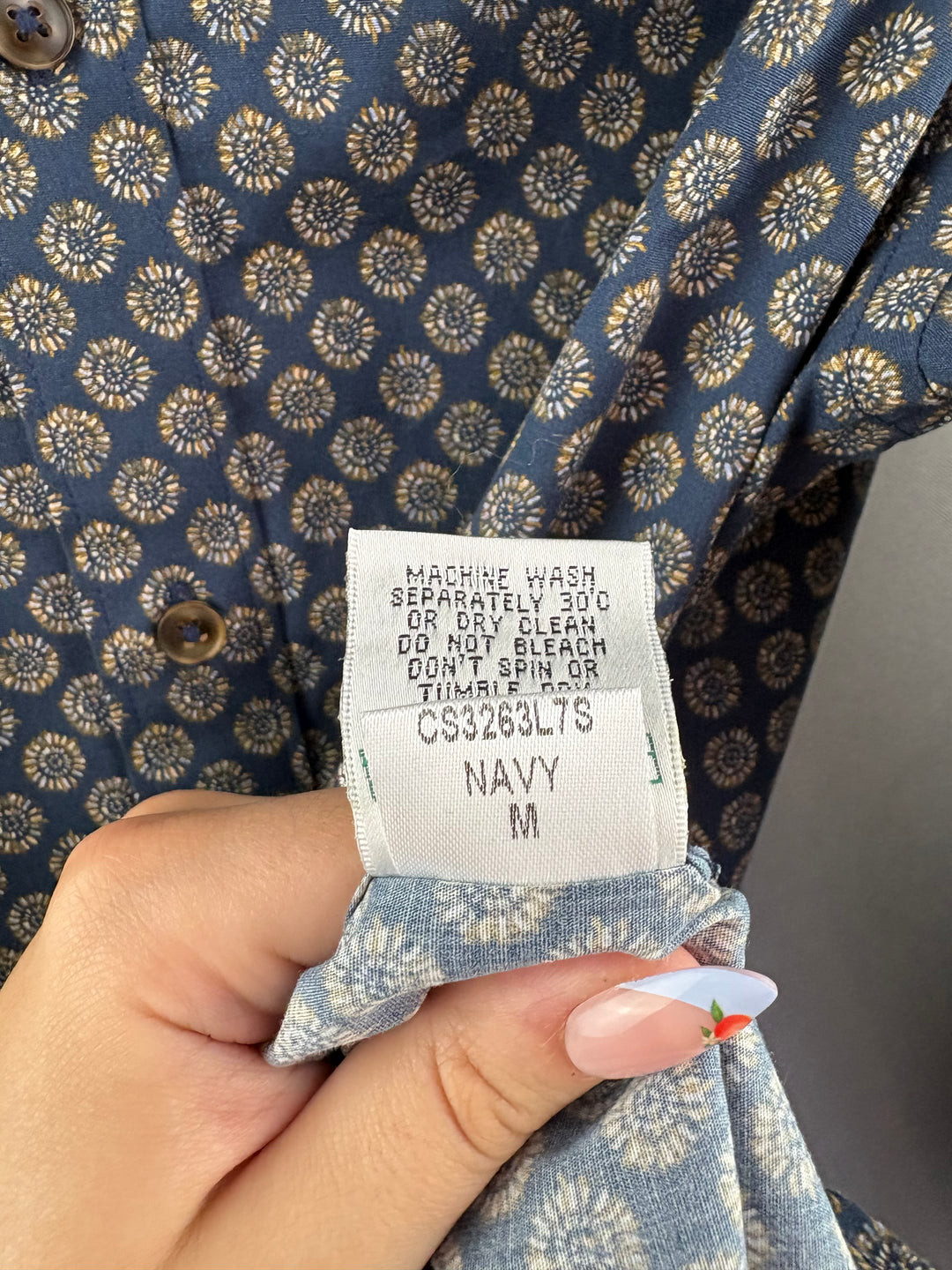 Men’s Bugatchi Medium Navy Button Up w/ Pattern