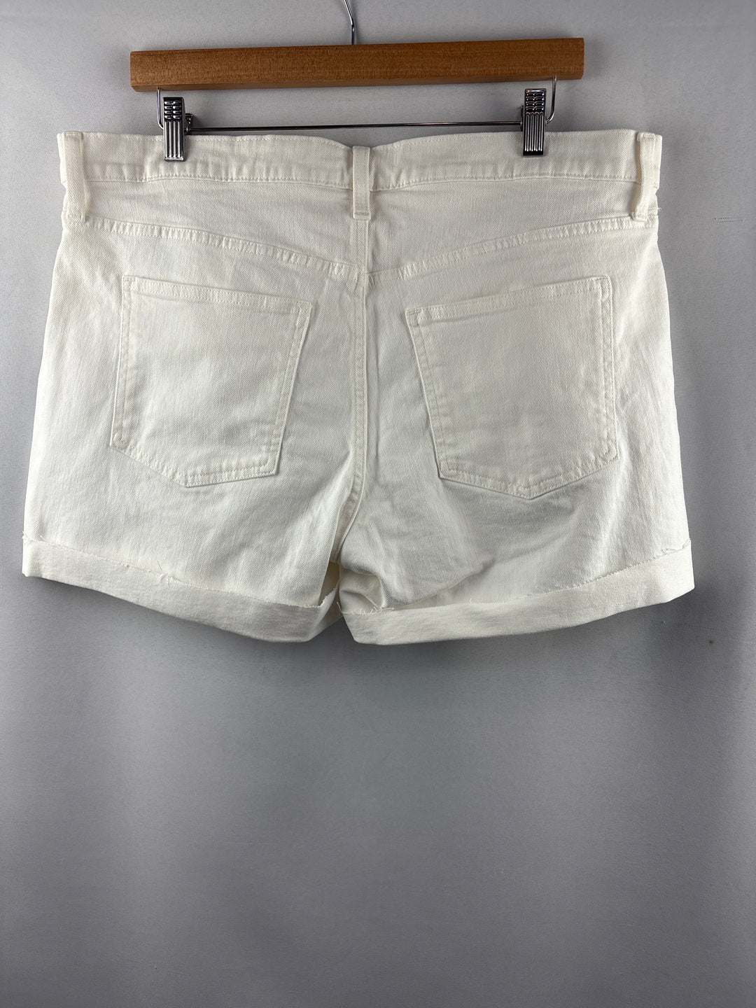 Women’s GAP Size 16 White Mid Rise Denim Shorts