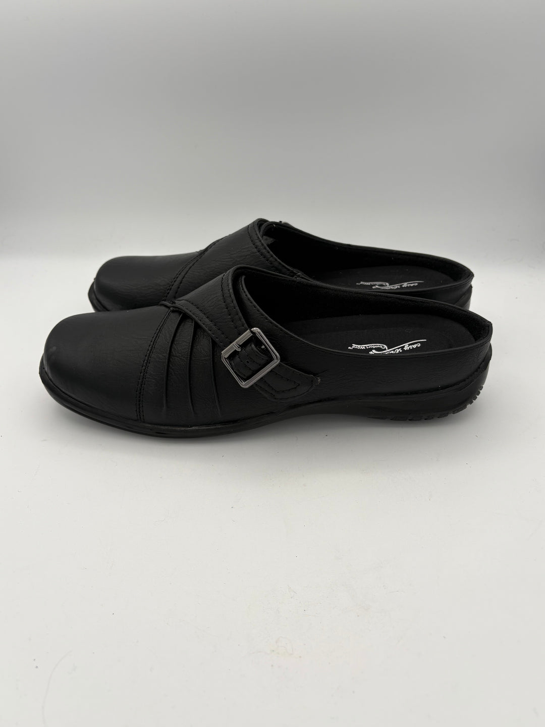 Women’s Easy Street Size 8 Black Leather Slip On Shoes