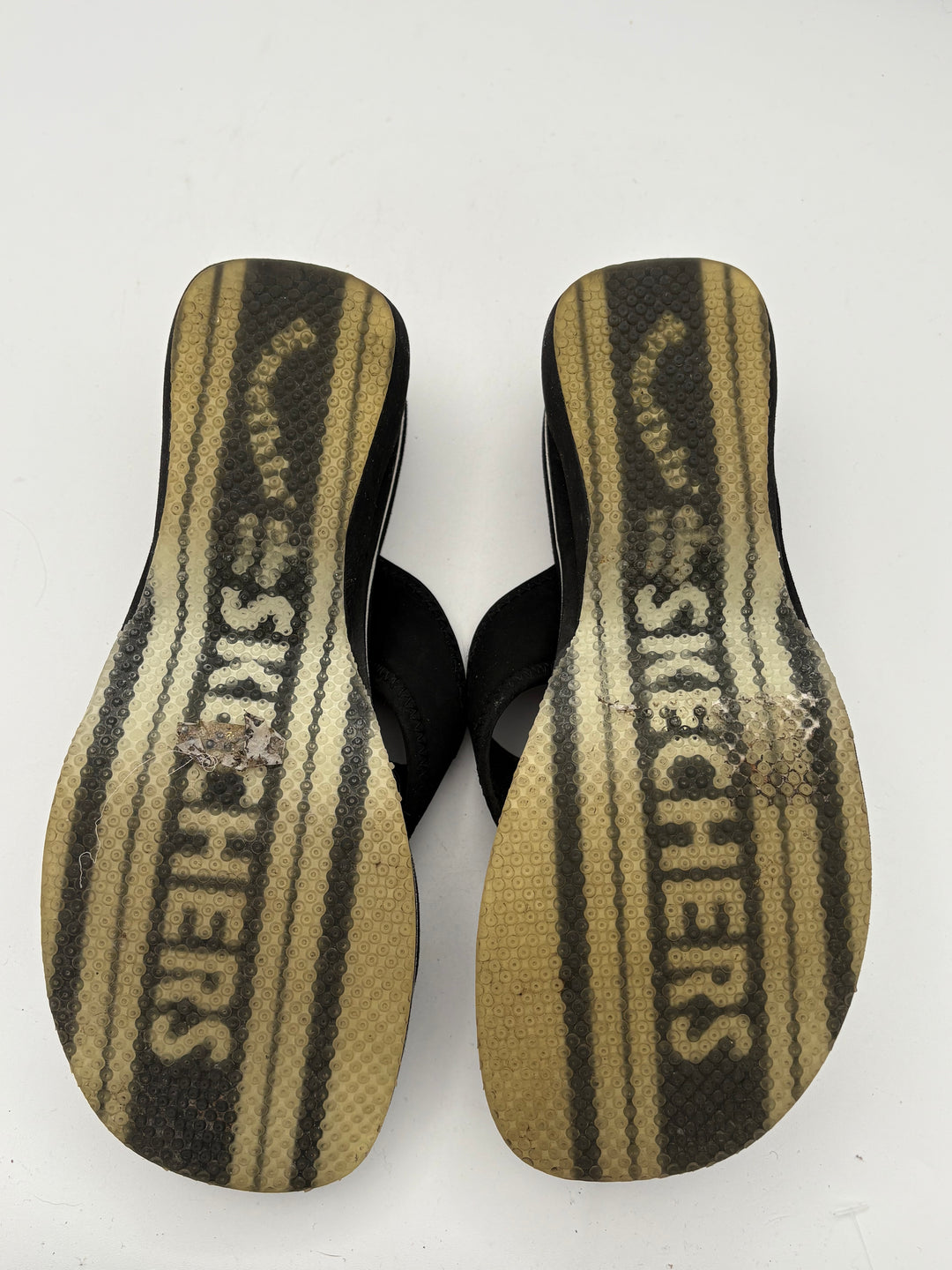 Women Somethin’ Else Skechers Size 8 Black Thong Heels