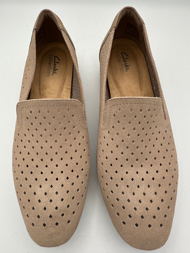 Women’s Clark’s Microsuede Low Heel Flats Size 9.5