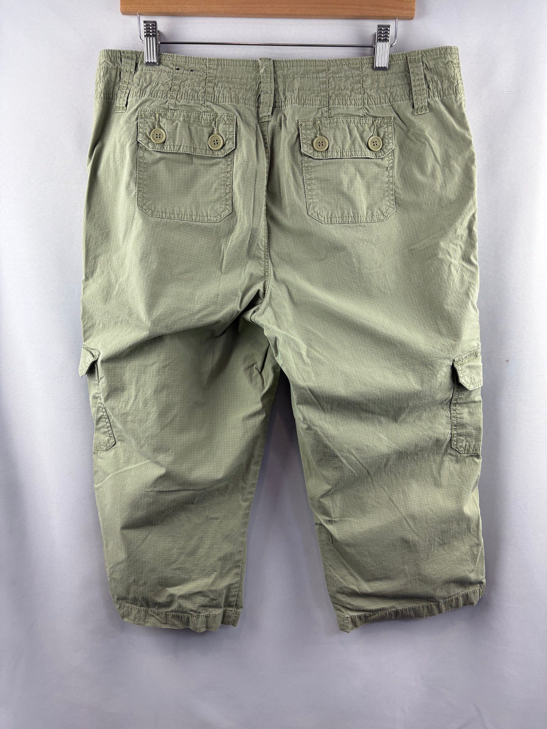 Women’s Venezia Size 14 Army Green Cargo Capris