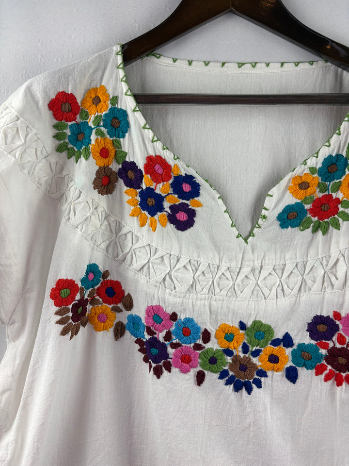 Women’s Handmade XL White w/ Floral Embroidery Blouse