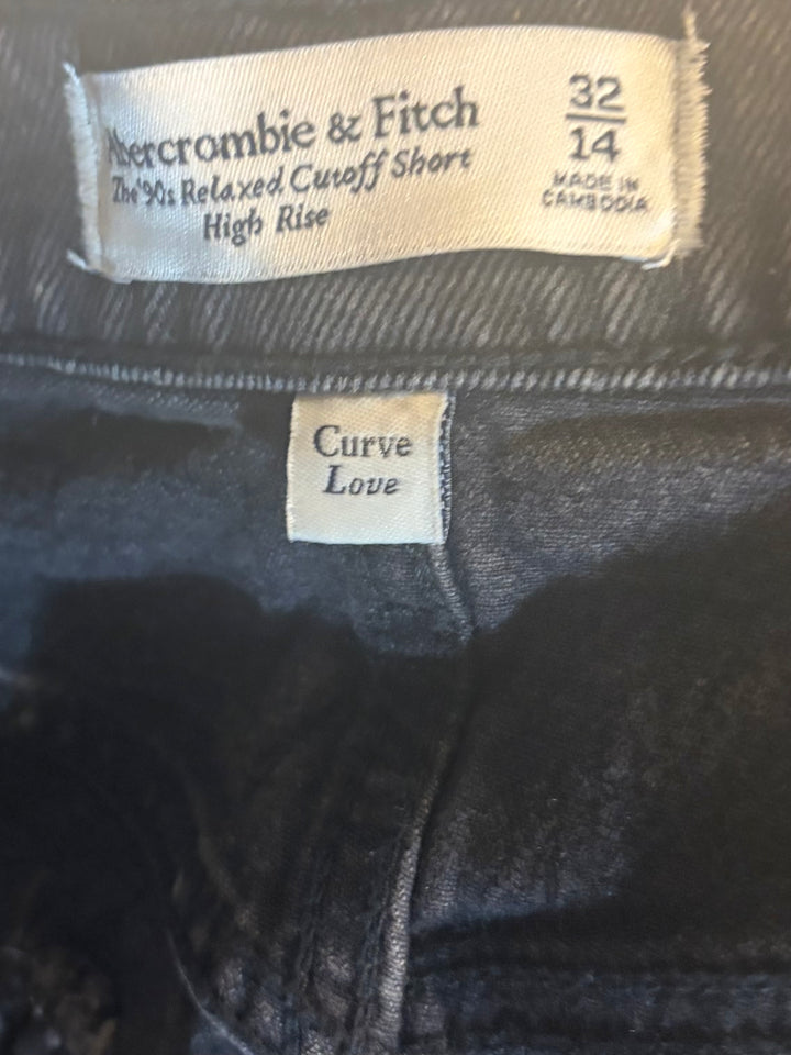Abercrombie &amp; Fitch Curve Love 90s Relaxed Cutoff Shorts Black Size 32 NWT Y2K