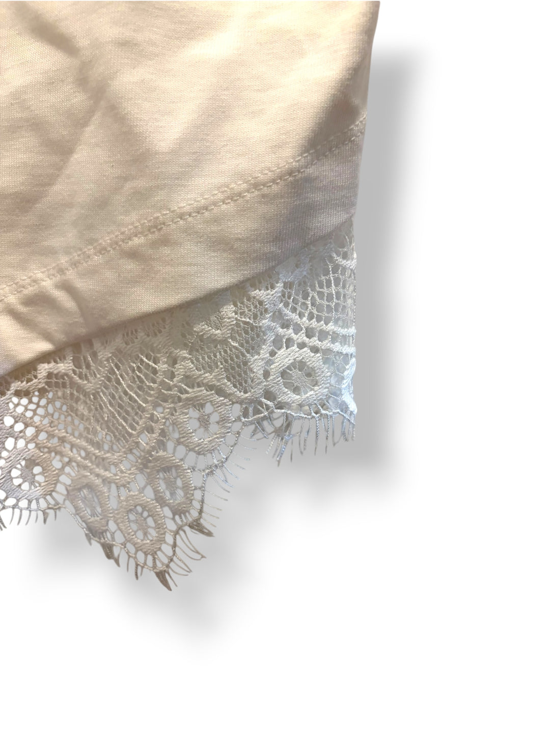 4th &amp; Reckless White Asymmetric Lace Hem Cotton T-Shirt Size M NWT Elevated