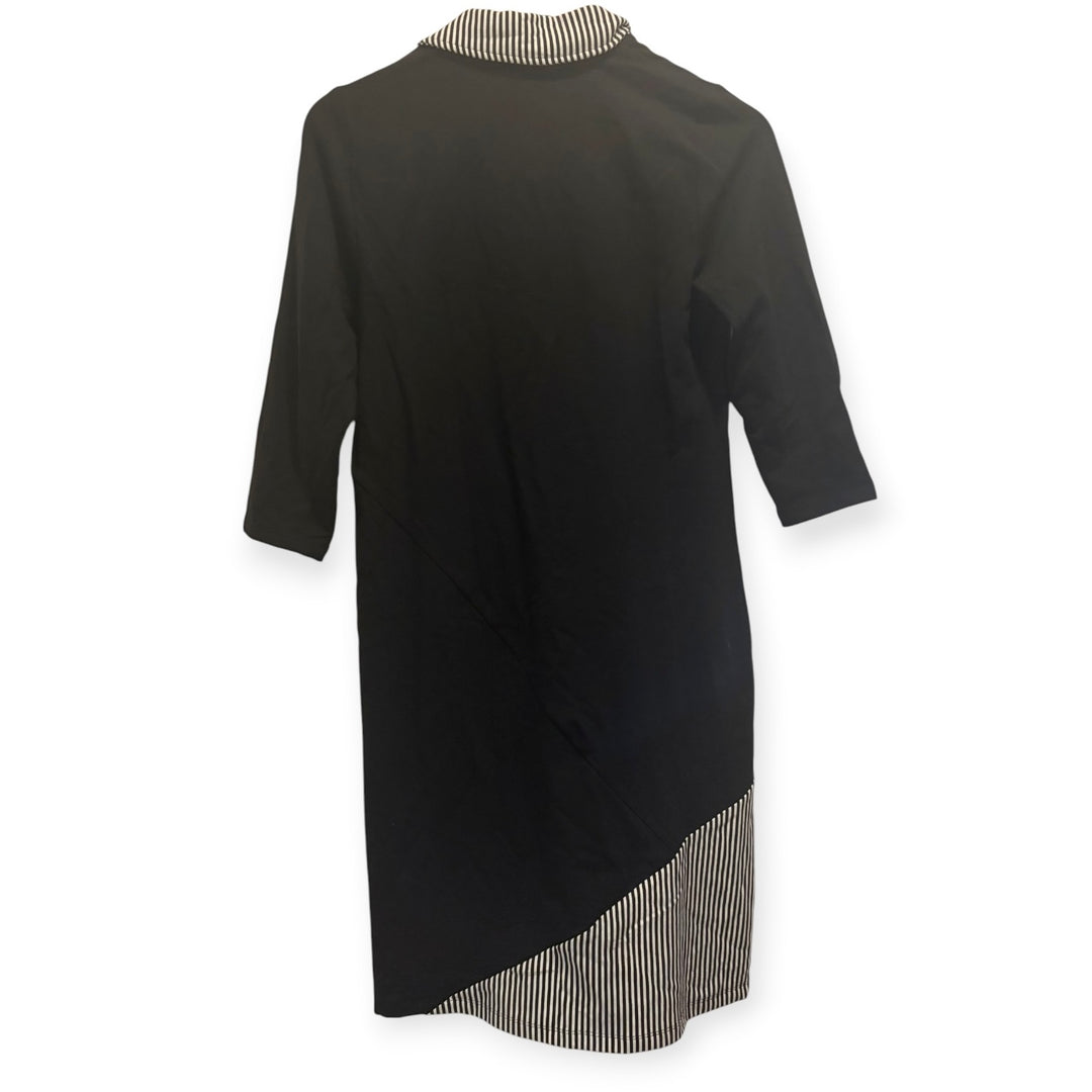 Sport Savvy Black &amp; White Striped Asymmetrical Collared Dress – Size XXS
