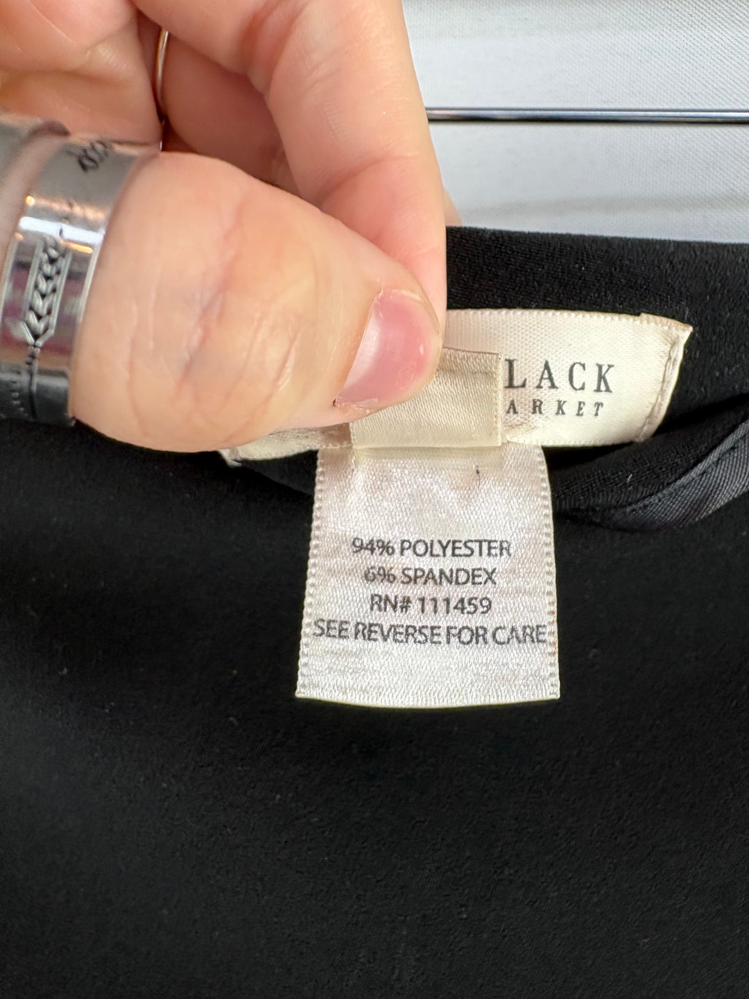 Women’s White House Black Market Size 4 Black Riffled Pencil skirt