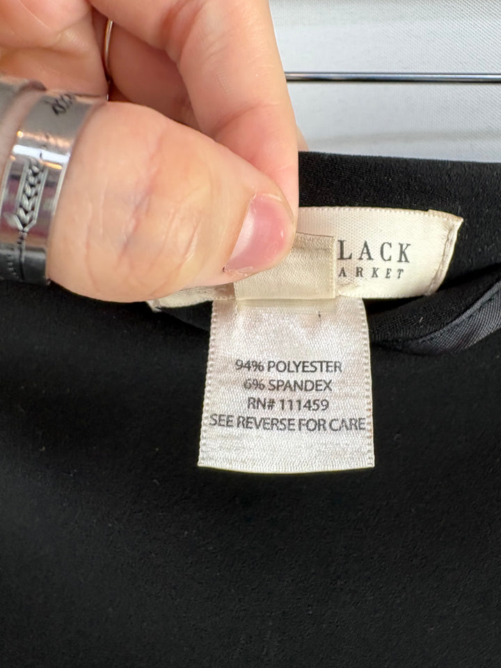 Women’s White House Black Market Size 4 Black Riffled Pencil skirt