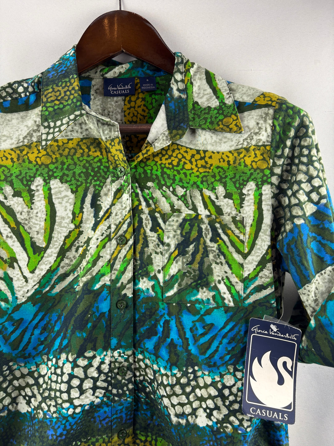 Women’s Gloria Vanderbilt Small Multicolored Patterned Button Up