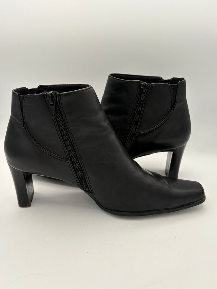 Women’s White Mountain Size 8 Black Leather Ankle Boots
