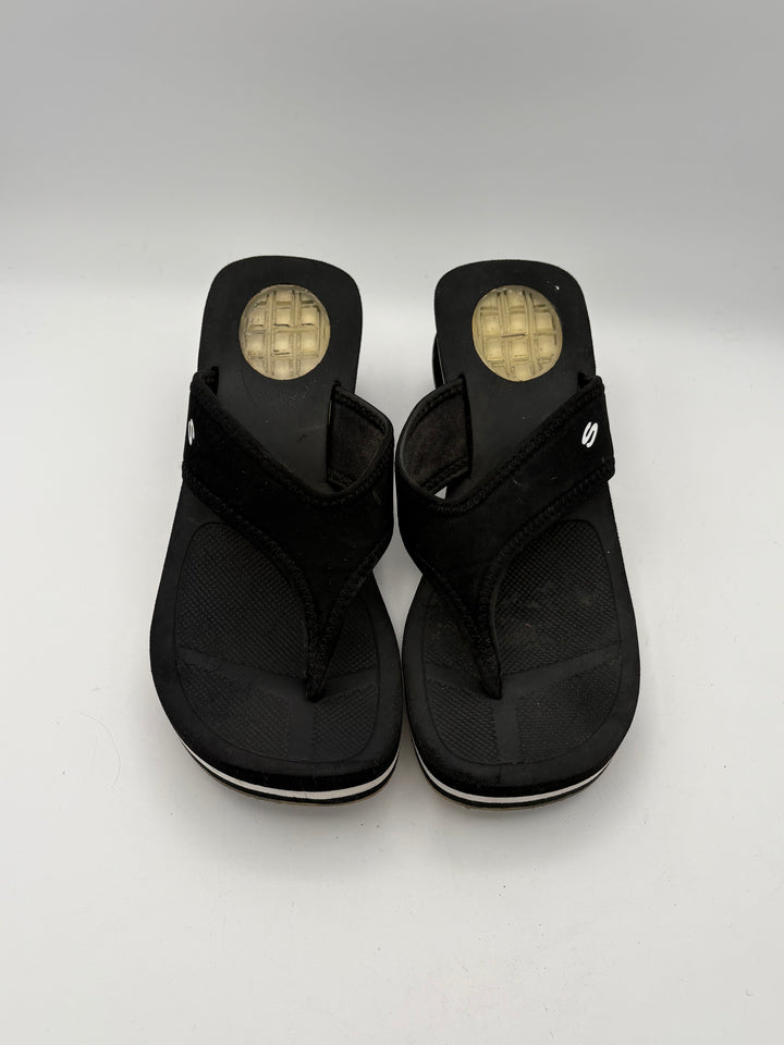 Women Somethin’ Else Skechers Size 8 Black Thong Heels