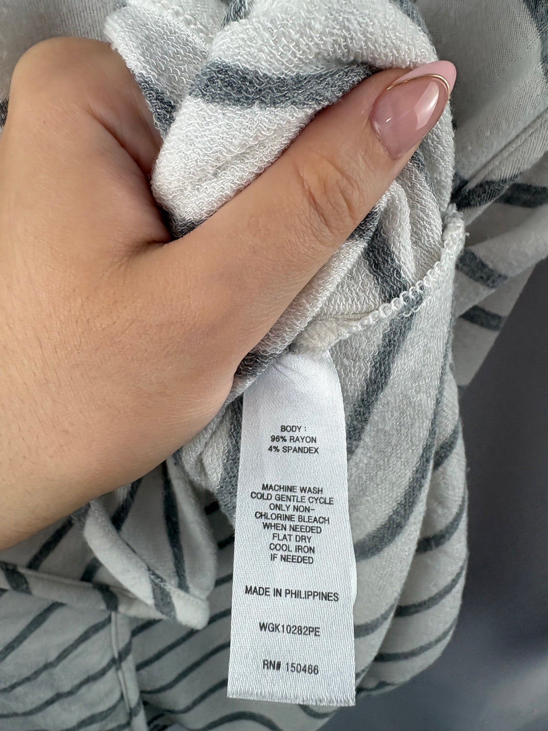 Women’s Market & Spruce Small White w/ Gray Striped Sweater