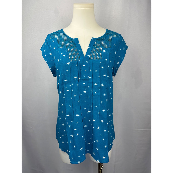 Daniel Rainn Womens PS Blue Dandelion Print Top With Lace Accents