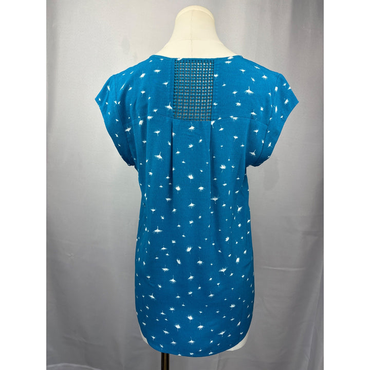 Daniel Rainn Womens PS Blue Dandelion Print Top With Lace Accents
