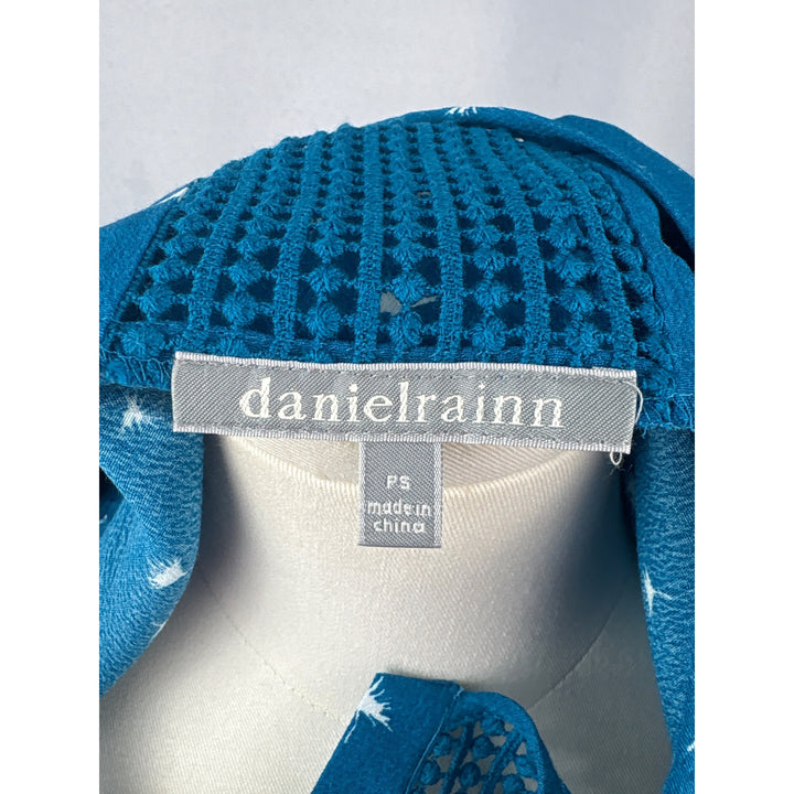 Daniel Rainn Womens PS Blue Dandelion Print Top With Lace Accents