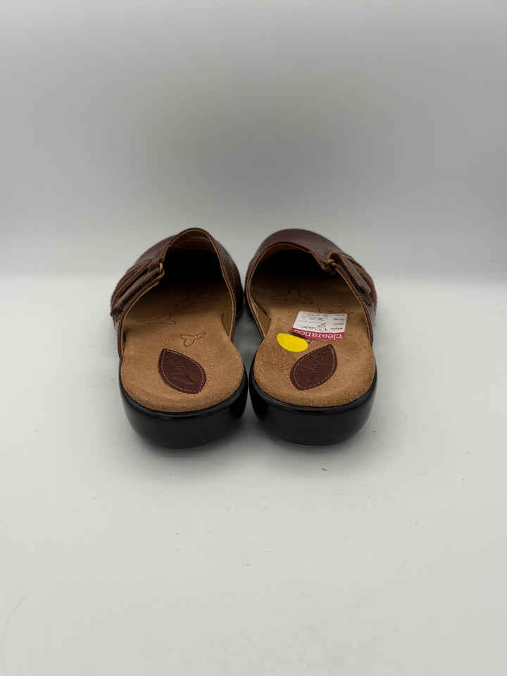 Women’s Clark’s Size 8 Brown Leather Slip-On Sandals
