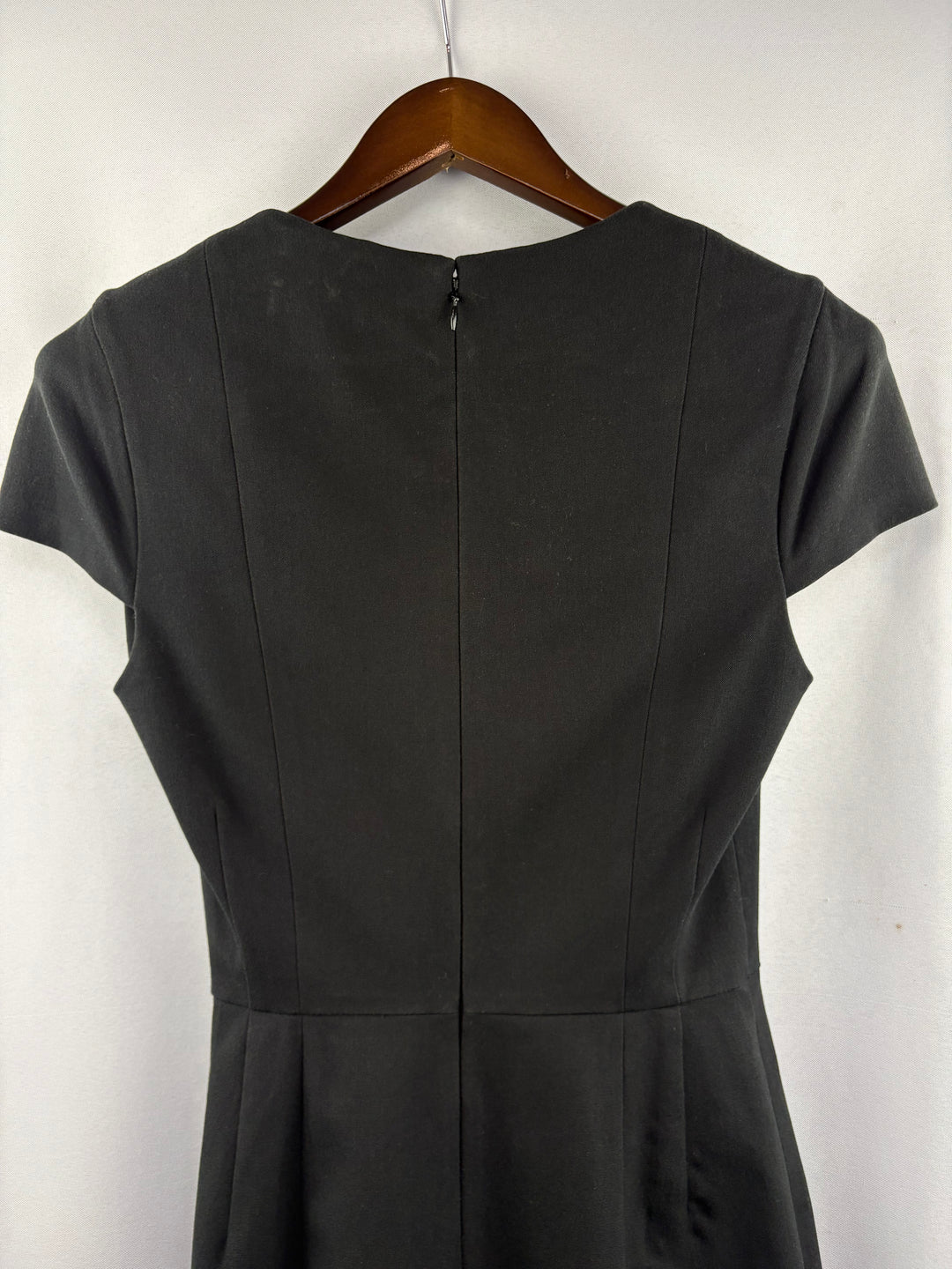 Women’s Banana Republic Size 6T Black Sheath Dress