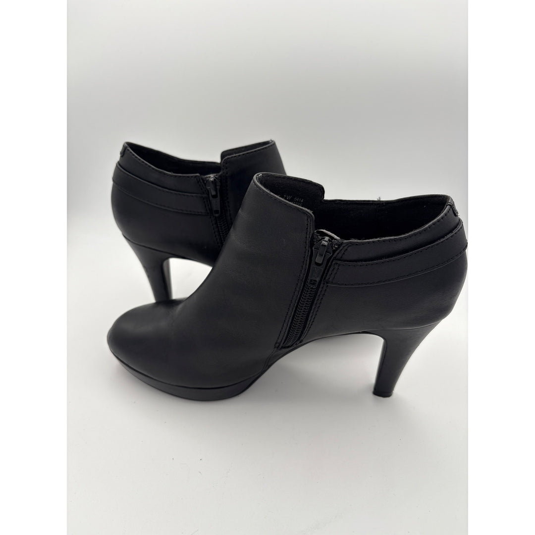 Clarks Womens Black Leather Ankle Booties Size 7 With Buckle & Zip Closure